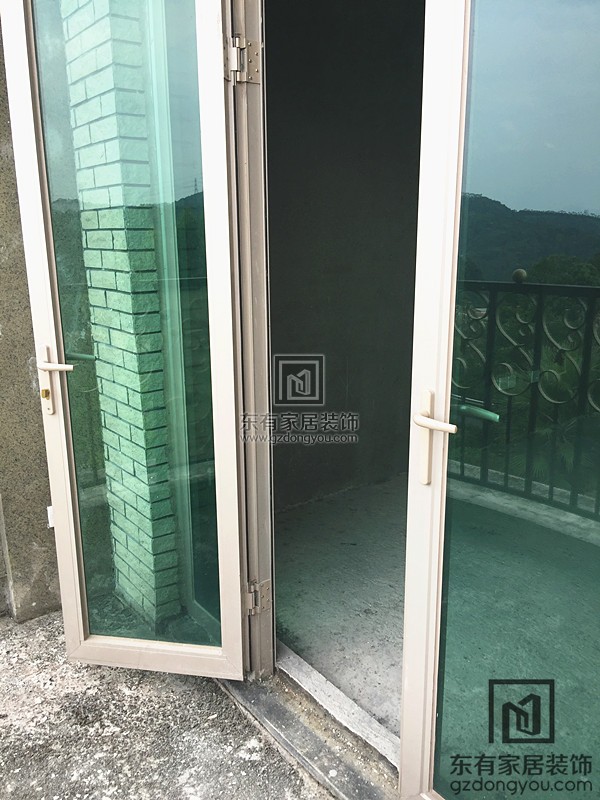 御湖名邸歐式鋁合金門 MC-012 御湖名邸歐式鋁合金門 MC-012