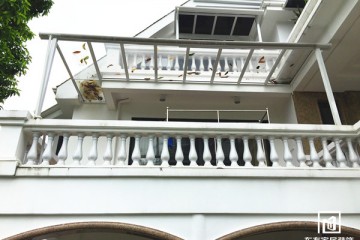 鳳凰城別墅陽臺雨棚（耐力板） YP-006
