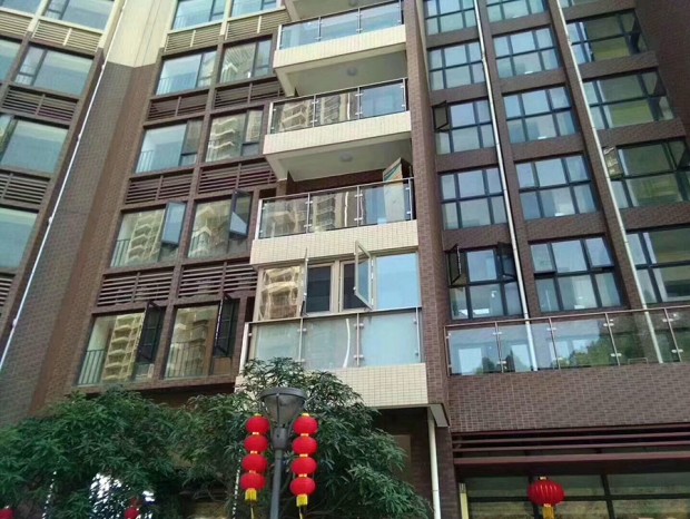 新福港鼎峰花園張先生鋁合金封陽臺 MC-072