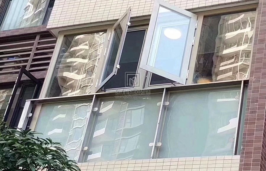 新福港鼎峰花園張先生鋁合金封陽臺 MC-072