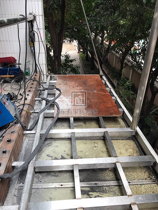 云影花園加裝鋼結構陽臺、陽臺欄桿、玻璃雨棚 LG-039