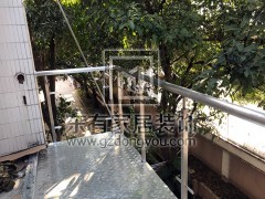 云影花園加裝鋼結構陽臺、陽臺欄桿、玻璃雨棚 LG-039