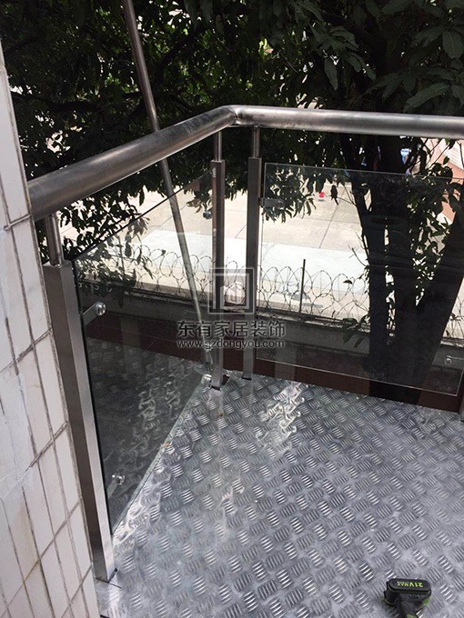 云影花園加裝鋼結構陽臺、陽臺欄桿、玻璃雨棚 LG-039
