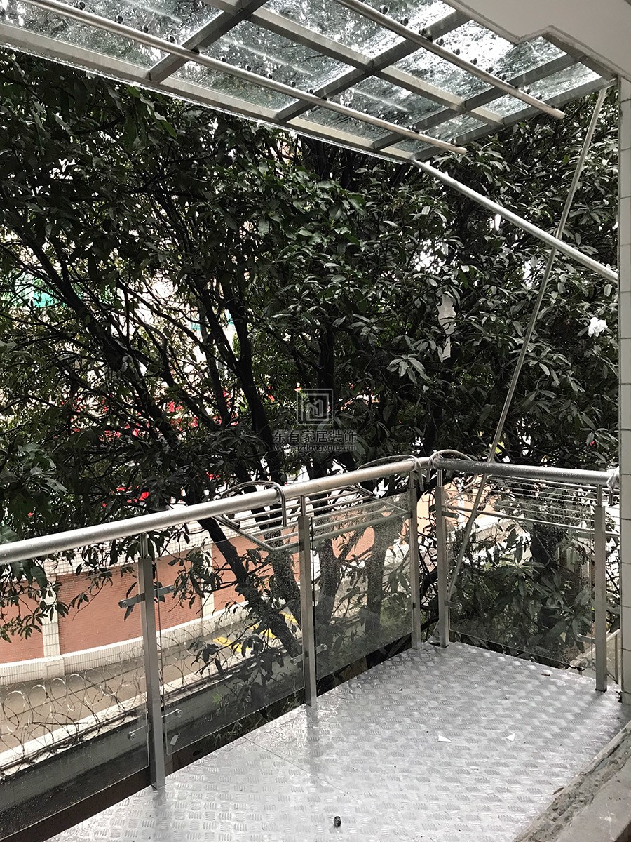 云影花園加裝鋼結構陽臺、陽臺欄桿、玻璃雨棚 LG-039