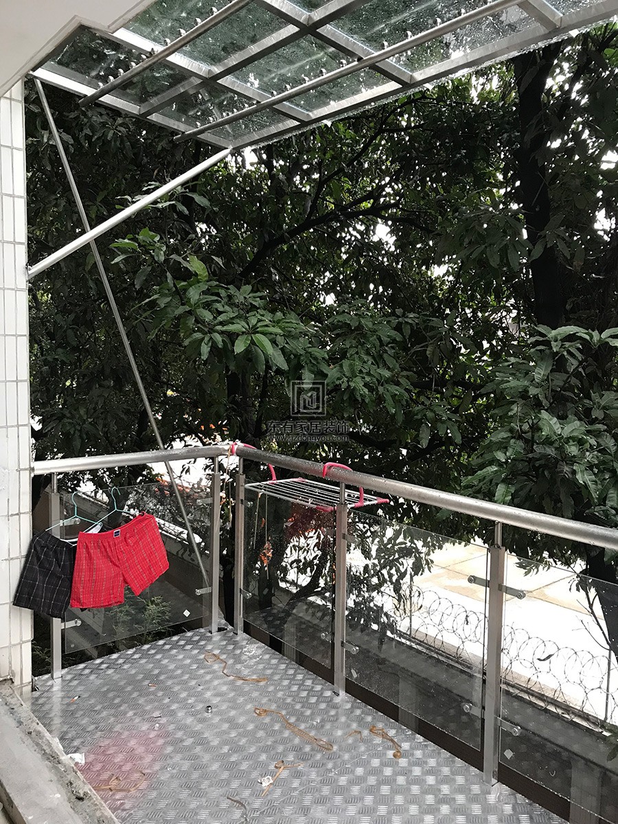 云影花園加裝鋼結構陽臺、陽臺欄桿、玻璃雨棚 LG-039
