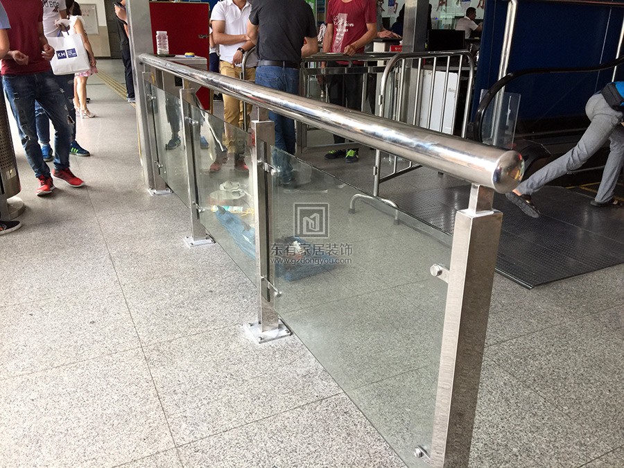 東圃客運站閘機不銹鋼玻璃欄桿 LG-002 東圃客運站閘機不銹鋼玻璃欄桿 LG-002