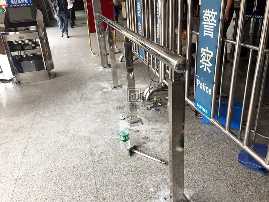 東圃客運站閘機不銹鋼玻璃欄桿 LG-002 東圃客運站閘機不銹鋼玻璃欄桿 LG-002