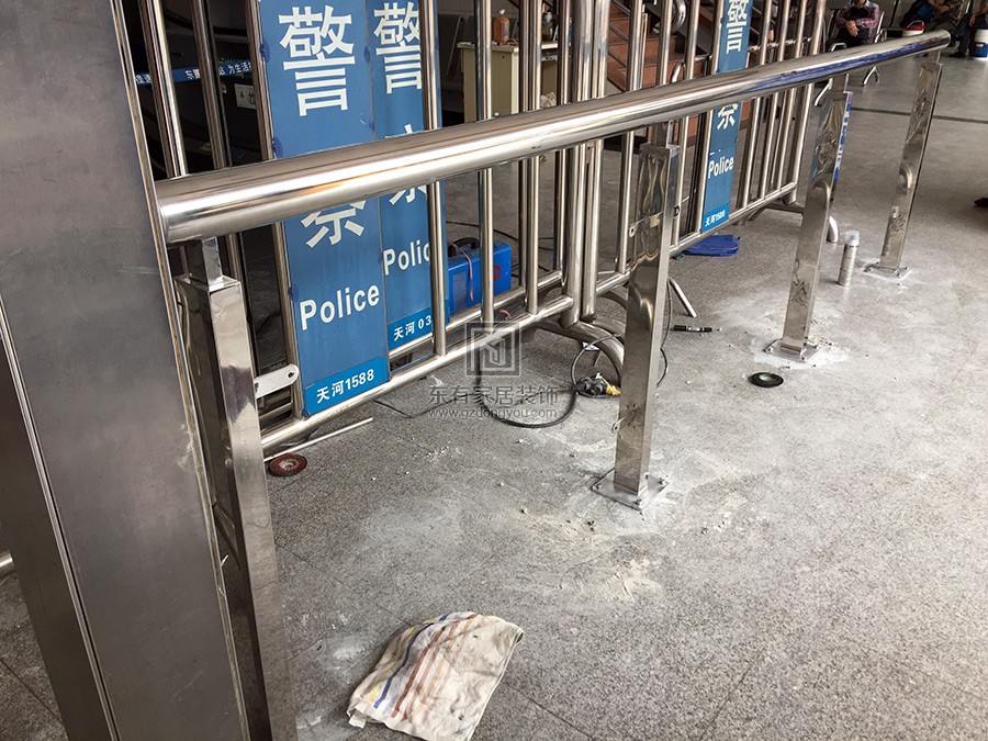 東圃客運站閘機不銹鋼玻璃欄桿 LG-002 東圃客運站閘機不銹鋼玻璃欄桿 LG-002