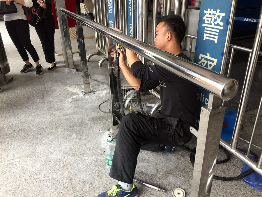 東圃客運站閘機不銹鋼玻璃欄桿 LG-002 東圃客運站閘機不銹鋼玻璃欄桿 LG-002