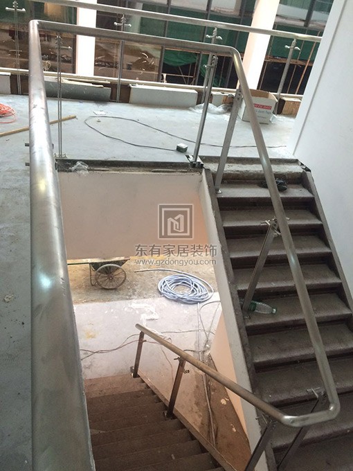 廣園路路虎4X店安裝不銹鋼欄桿 LG-019