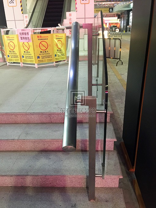 廣州家居城扶梯臺階不銹鋼玻璃扶手 LG-037