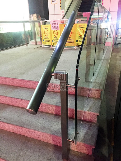 廣州家居城扶梯臺階不銹鋼防護欄桿 LG-037