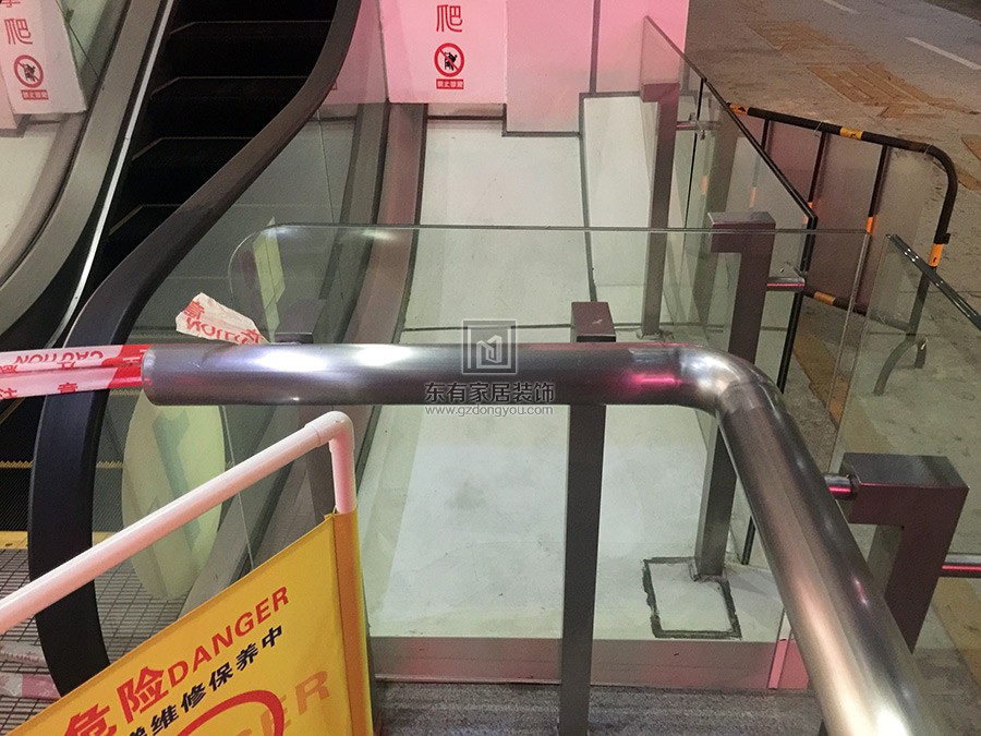 廣州家居城扶梯臺階不銹鋼防護欄桿 LG-037