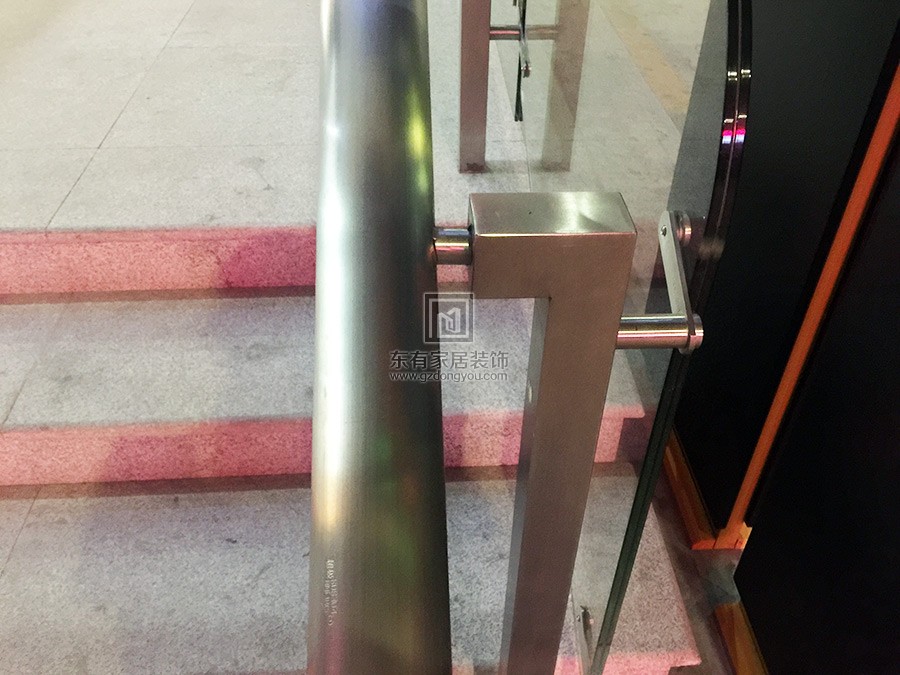 廣州家居城扶梯臺階不銹鋼玻璃欄桿 LG-037