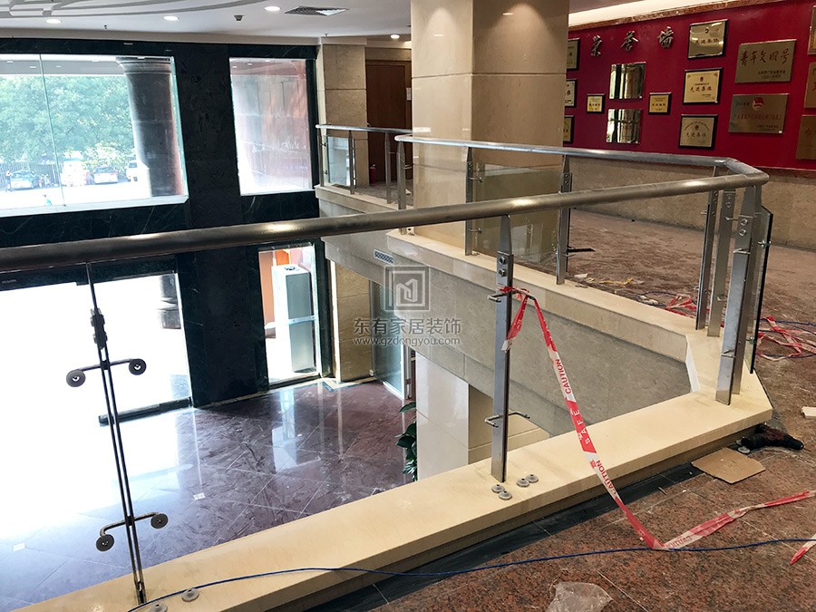 廣州市政民路檢察院不銹鋼玻璃欄桿 LG-021