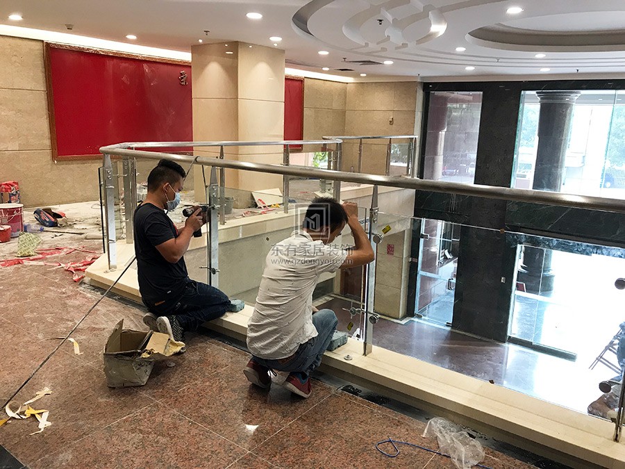 廣州市政民路檢察院不銹鋼玻璃欄桿 LG-021