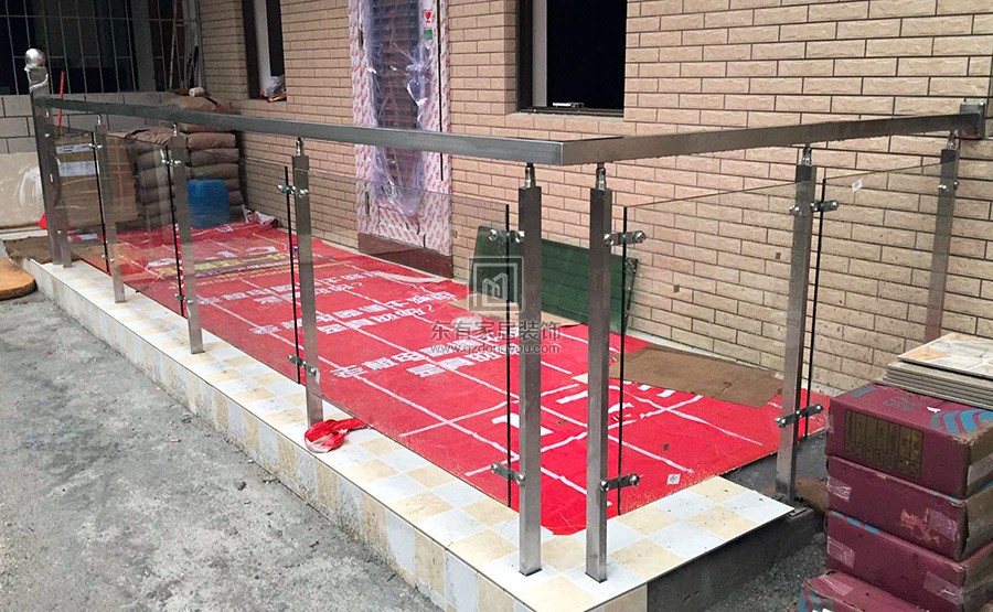 黃石東路何先生不銹鋼玻璃欄桿 LG-006 黃石東路何先生不銹鋼玻璃欄桿 LG-006