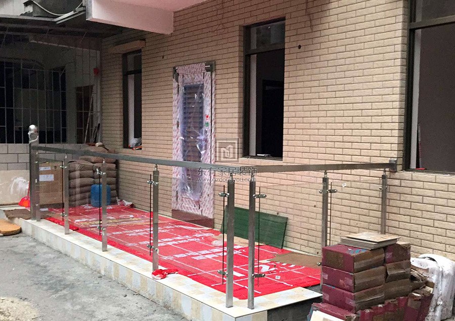 黃石東路何先生不銹鋼玻璃欄桿 LG-006 黃石東路何先生不銹鋼玻璃欄桿 LG-006