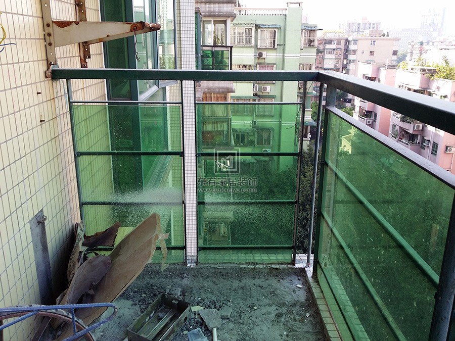 上渡路柏惠花園陽臺(tái)玻璃欄桿 LG-009