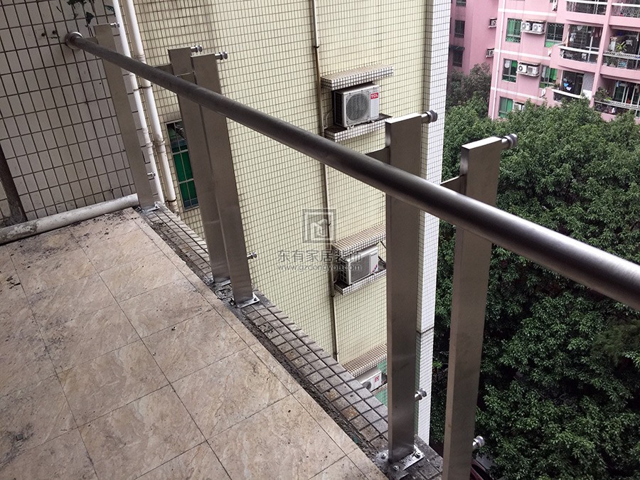 上渡路柏惠花園陽臺(tái)玻璃欄桿 LG-009