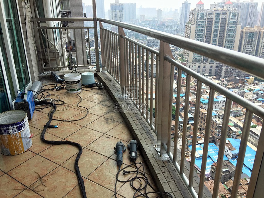 下九路名暉閣陳生陽臺欄桿維修 LG-030