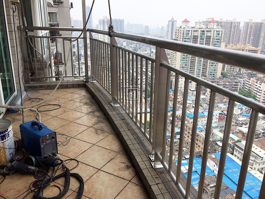 下九路名暉閣陳生陽臺欄桿維修 LG-030