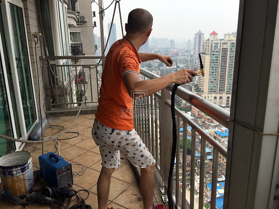 下九路名暉閣陳生陽臺欄桿維修 LG-030