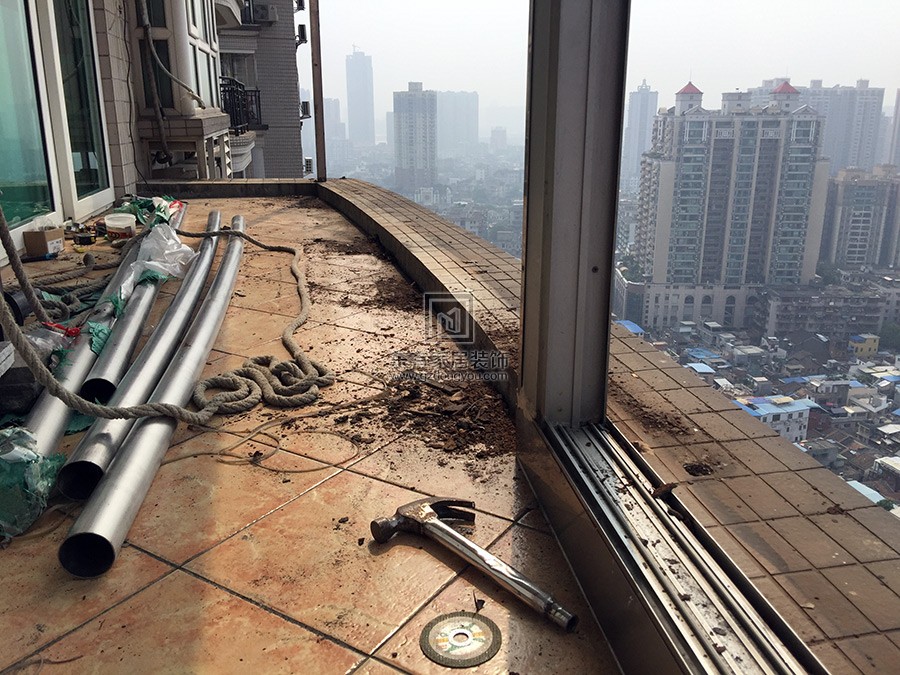 下九路名暉閣陳生陽臺欄桿維修 LG-030