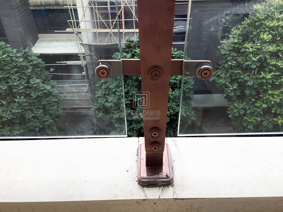 御金沙曉島別墅陽(yáng)臺(tái)不銹鋼玻璃紅古銅色欄桿 LG-032
