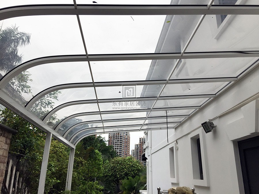 鳳凰城別墅陽臺雨棚（耐力板） YP-006