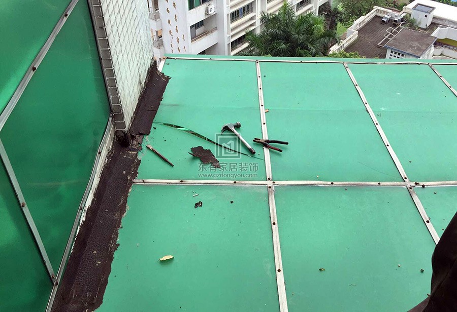 世紀綠洲不銹鋼雨棚拆舊換新 YP-012