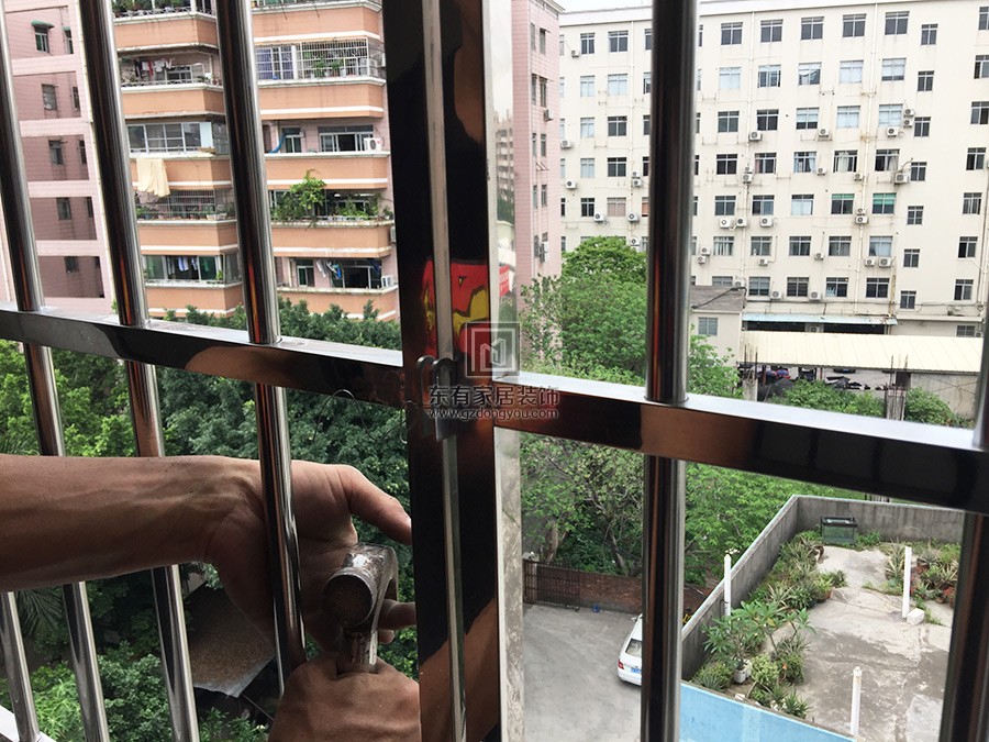 德康路防盜網(wǎng)維修更換 FDW-003