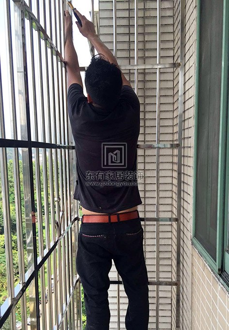 世紀綠洲陽臺欄桿加裝防盜網 FDW-010