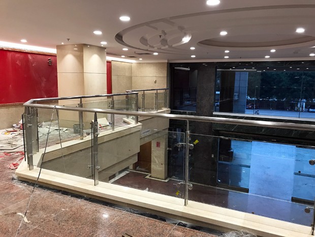 廣州市政民路檢察院不銹鋼玻璃欄桿 LG-021