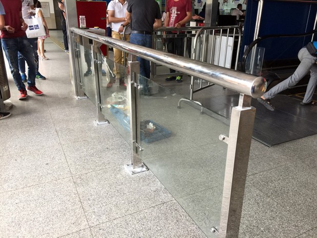 東圃客運站閘機不銹鋼欄桿安裝 LG-002