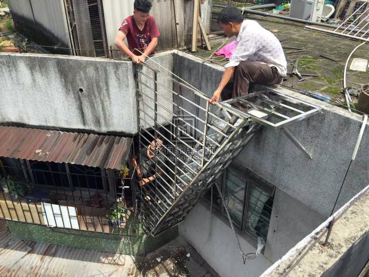 海珠區梁先生天臺搭建鋼梯 FS-036 海珠區梁先生天臺搭建鋼梯 FS-036