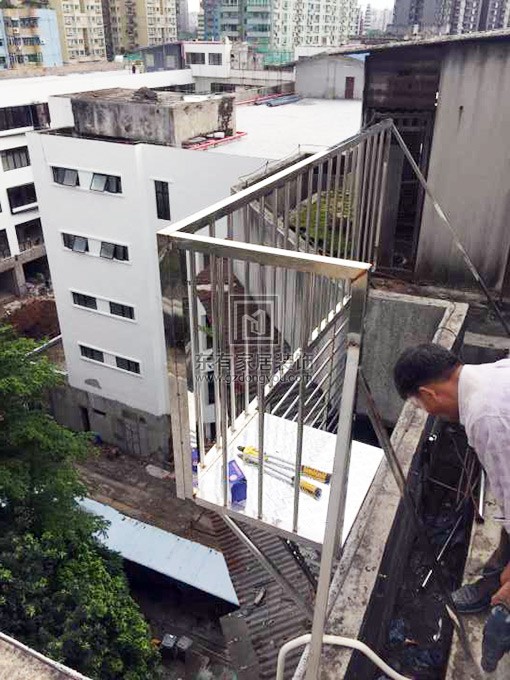 海珠區梁先生天臺搭建鋼梯 FS-036 海珠區梁先生天臺搭建鋼梯 FS-036