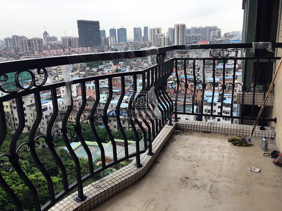 悅安花園李老師生銹鐵欄桿維修 LG-046