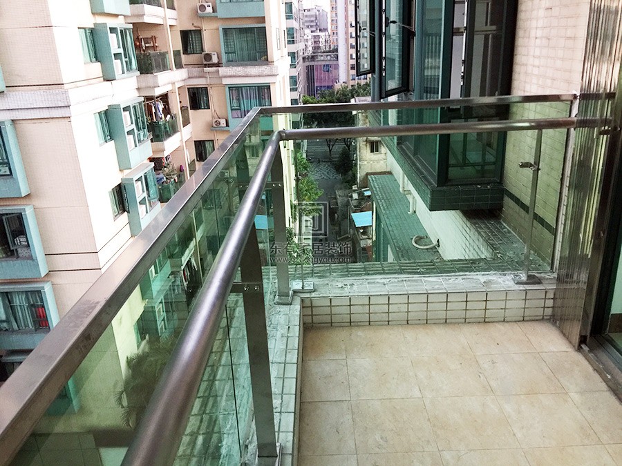西門口廣場(chǎng)方先生陽臺(tái)玻璃欄桿 LG-008