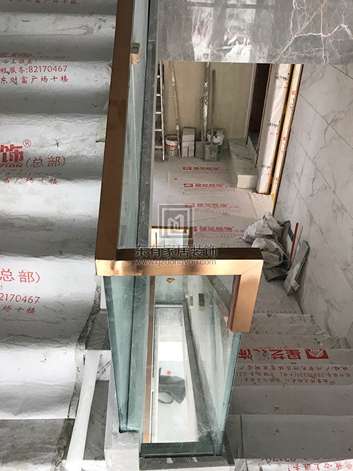 金沙洲江悅灣陳先生玻璃樓梯扶手 FS-041