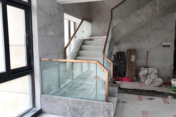 金沙洲江悅灣陳先生玻璃樓梯扶手 FS-041