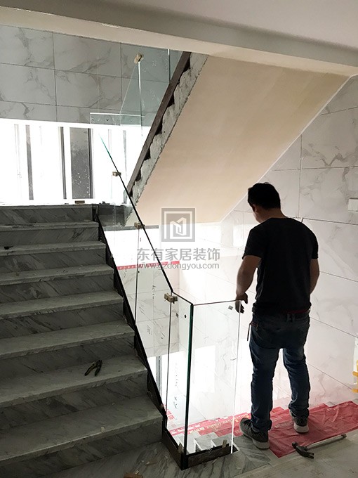 金沙洲江悅灣陳先生玻璃樓梯扶手 FS-041