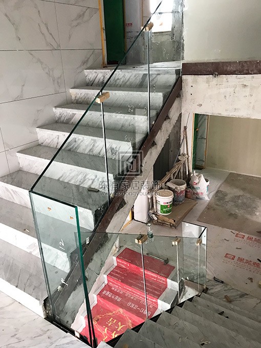 金沙洲江悅灣陳先生玻璃樓梯扶手 FS-041