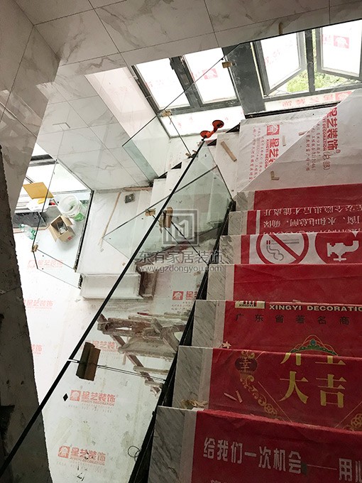 金沙洲江悅灣陳先生玻璃樓梯扶手 FS-041