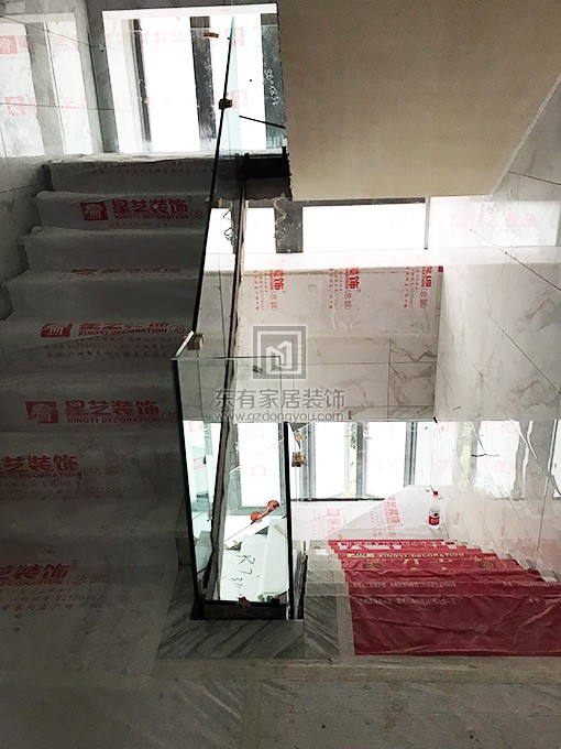 金沙洲江悅灣陳先生玻璃樓梯扶手 FS-041
