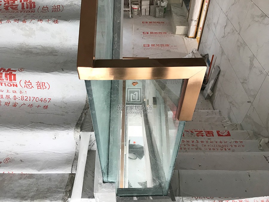 金沙洲江悅灣陳先生玻璃樓梯扶手 FS-041