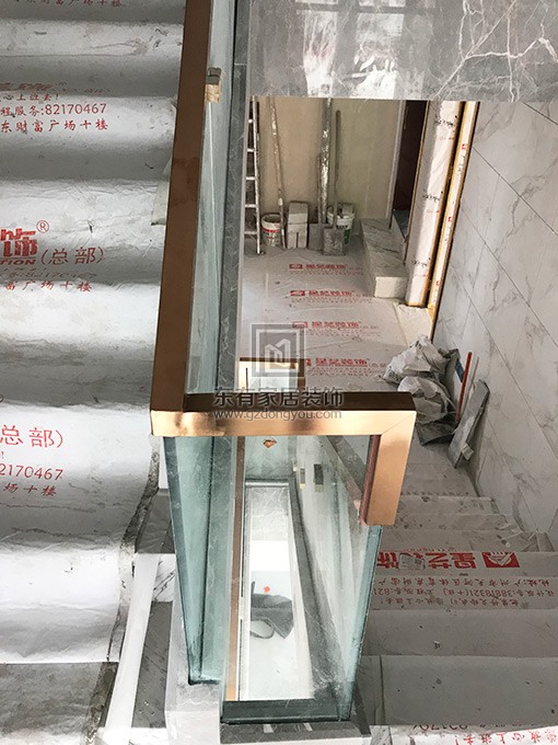 金沙洲江悅灣陳先生玻璃樓梯扶手 FS-041