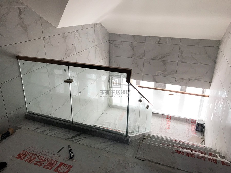 金沙洲江悅灣陳先生玻璃樓梯扶手 FS-041