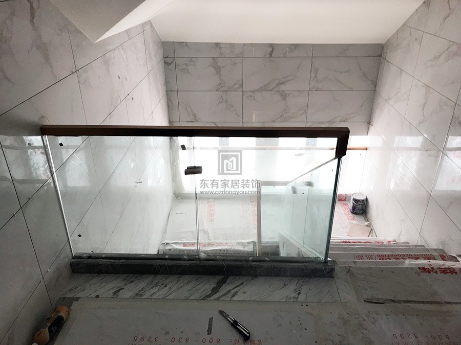 金沙洲江悅灣陳先生玻璃樓梯扶手 FS-041