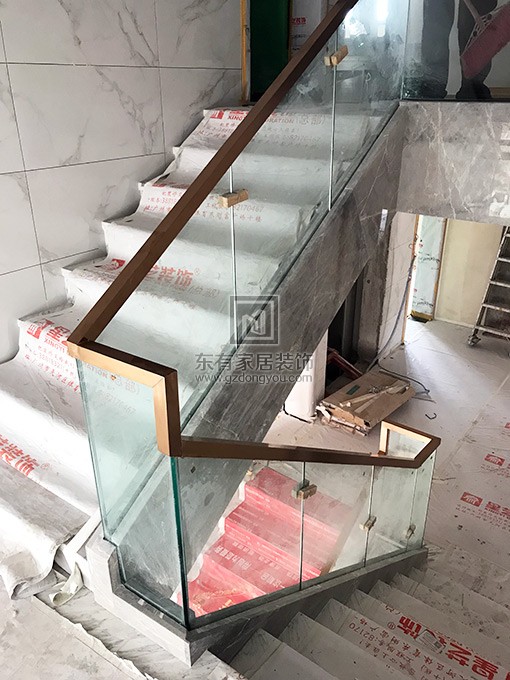 金沙洲江悅灣陳先生玻璃樓梯扶手 FS-041